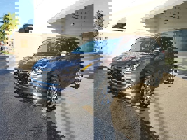 Used 2020 Toyota Highlander Limited image 2