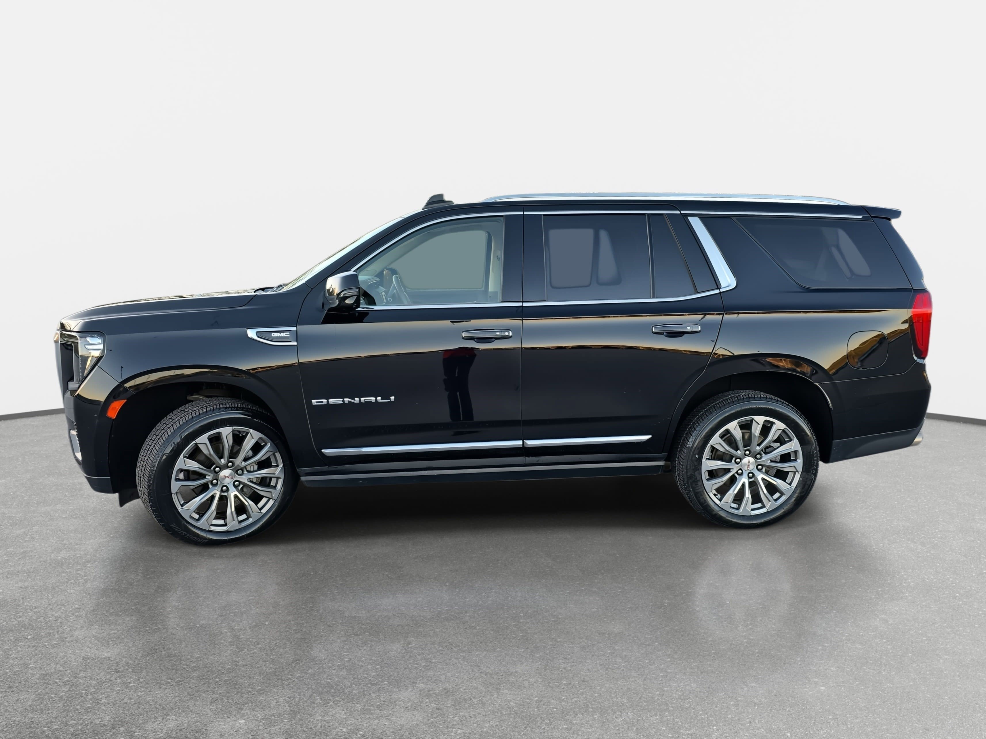Used 2021 GMC Yukon Denali w/ Denali Premium Package image 8