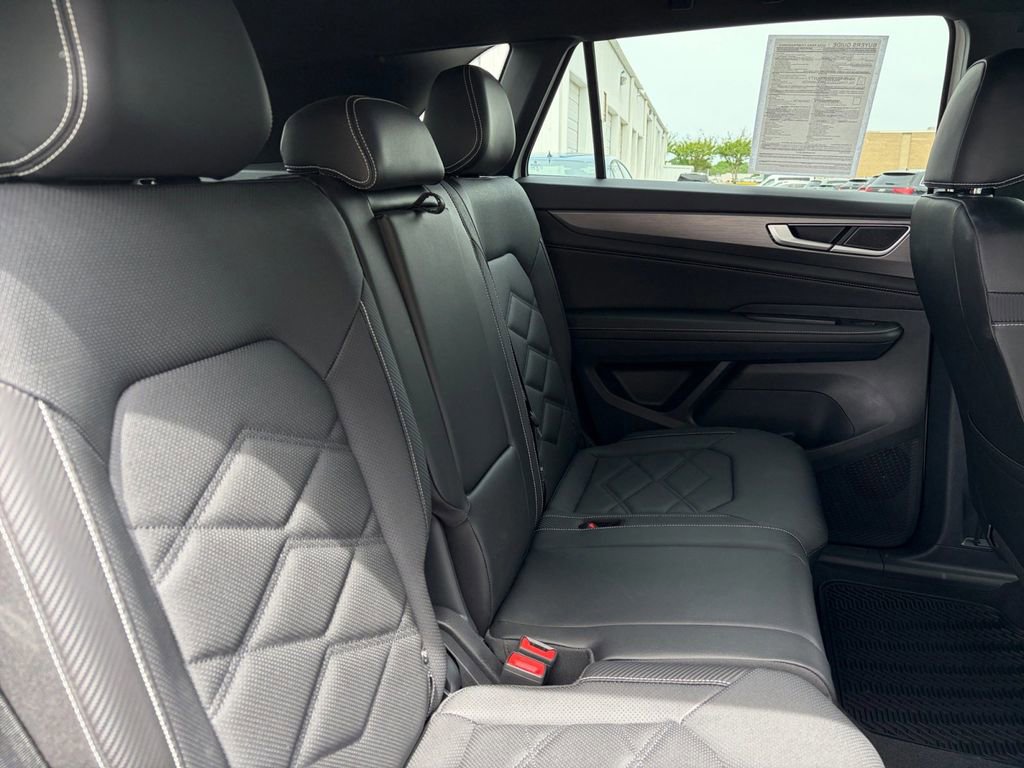 Certified 2024 Volkswagen Atlas Cross Sport SE FWD image 28