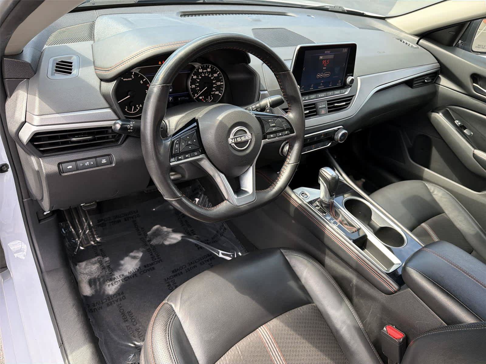 Used 2024 Nissan Altima 2.5 SR FWD image 2