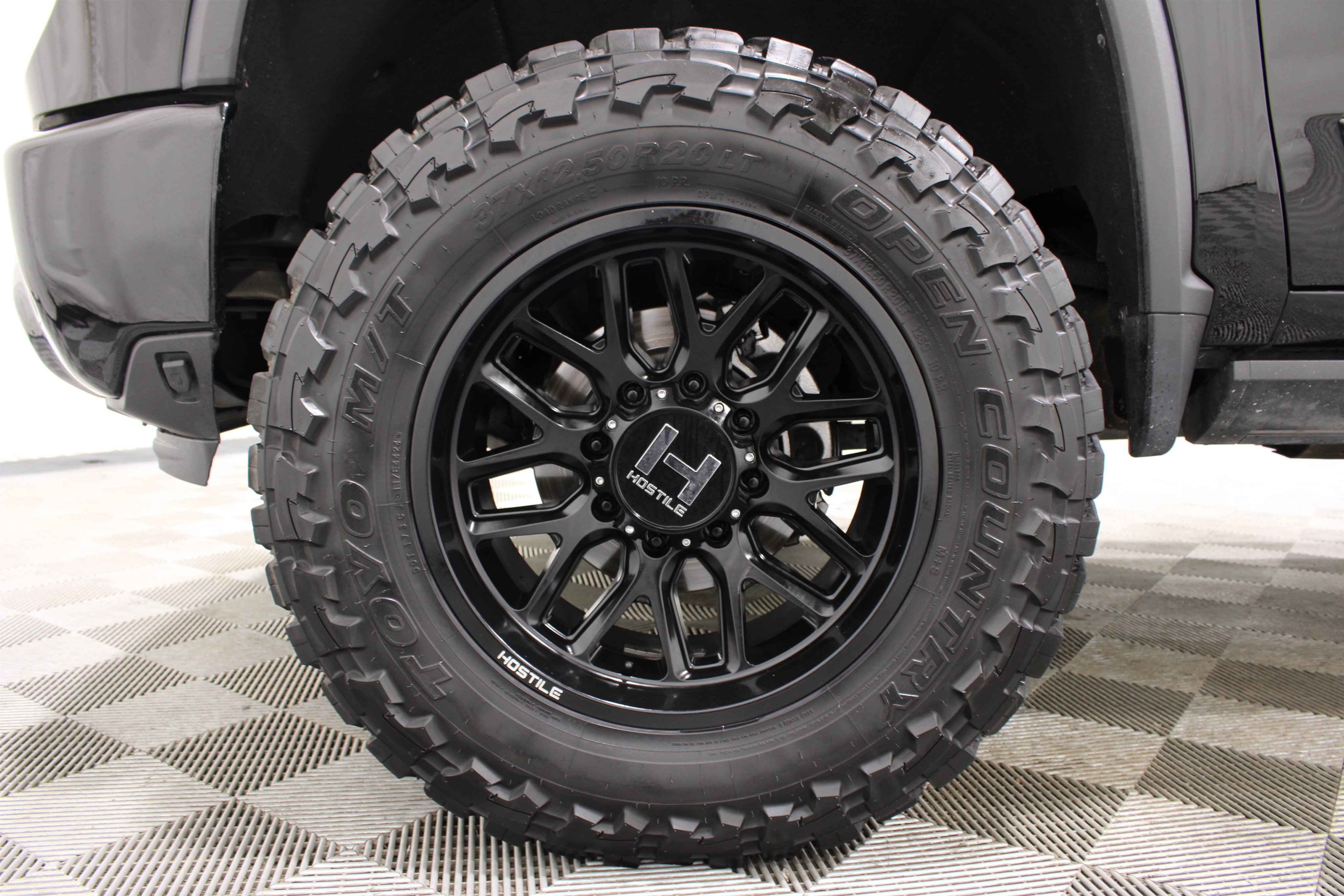 Used 2024 Chevrolet Silverado 2500 High Country w/ High Country Premium Package AWD/4WD image 35