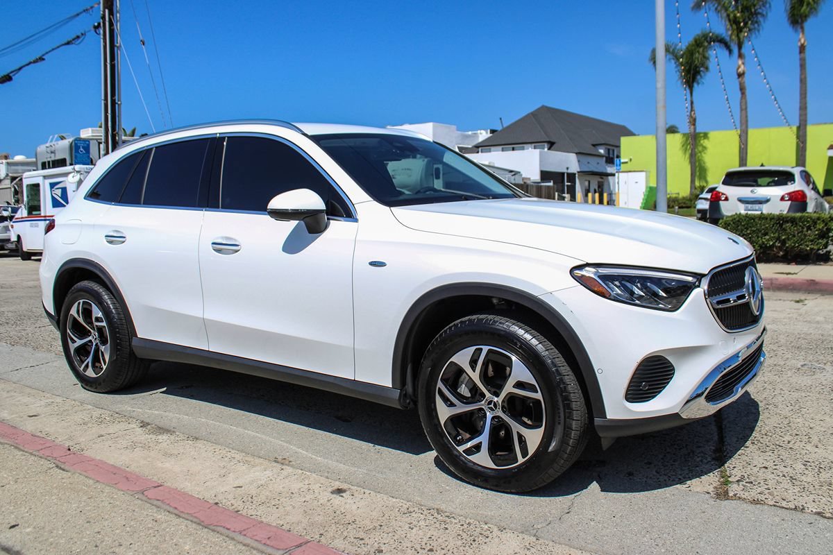 Used 2025 Mercedes-Benz GLC 350e 4MATIC image 8