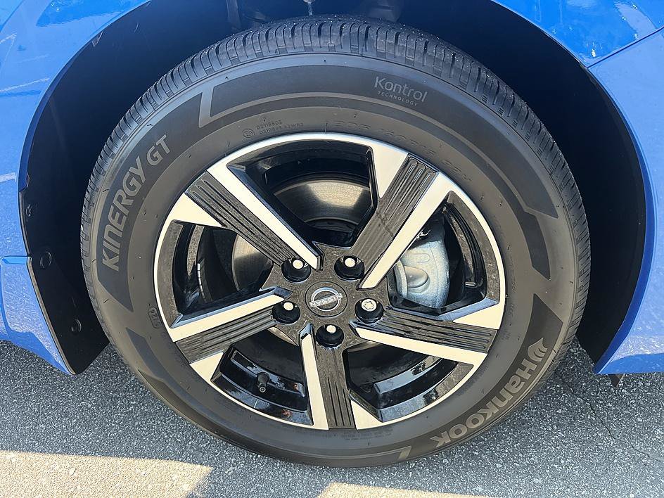 Used 2025 Nissan Sentra SV w/ All-Weather Package FWD image 12