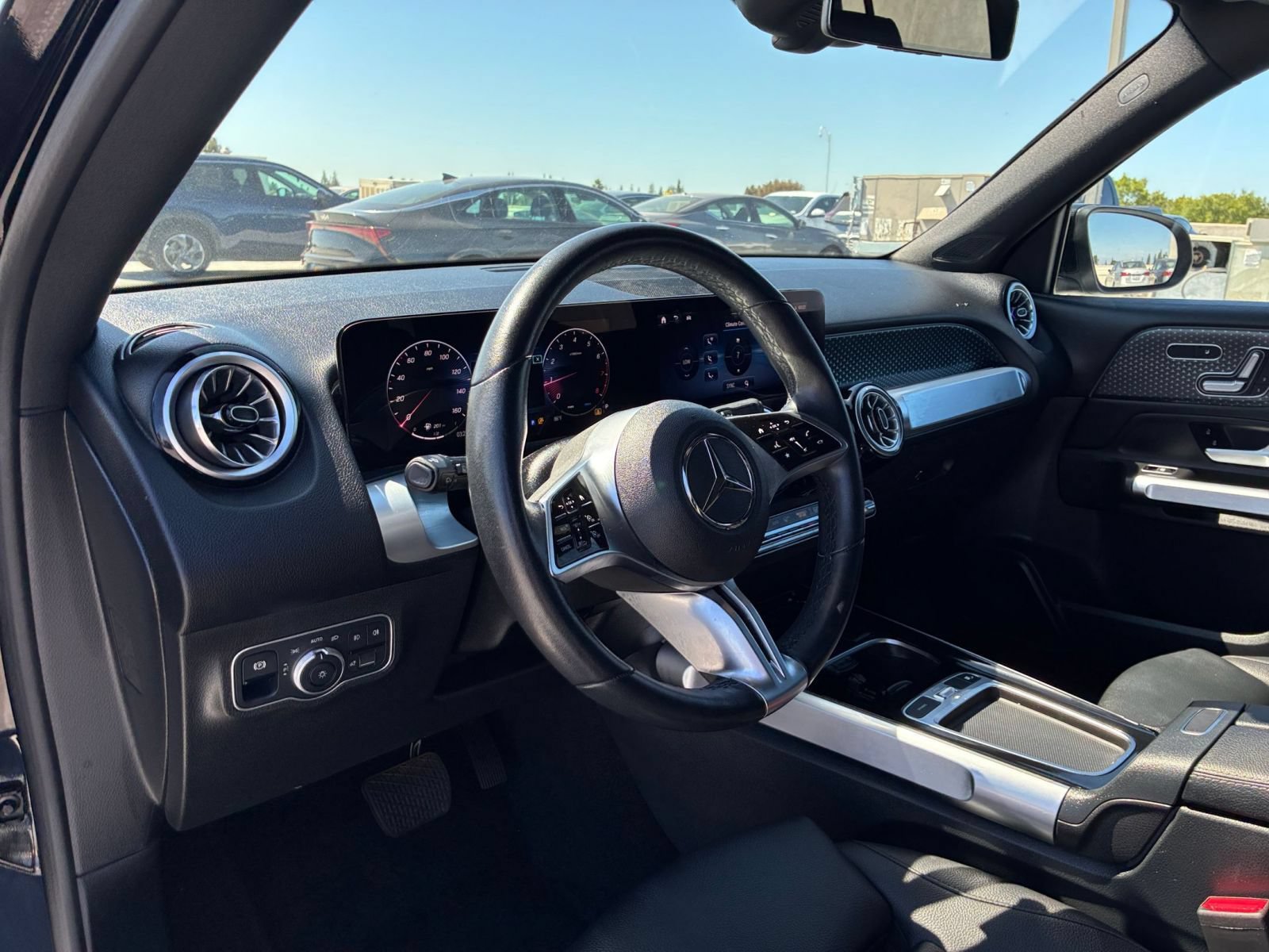 Used 2025 Mercedes-Benz GLB 250 4MATIC image 36