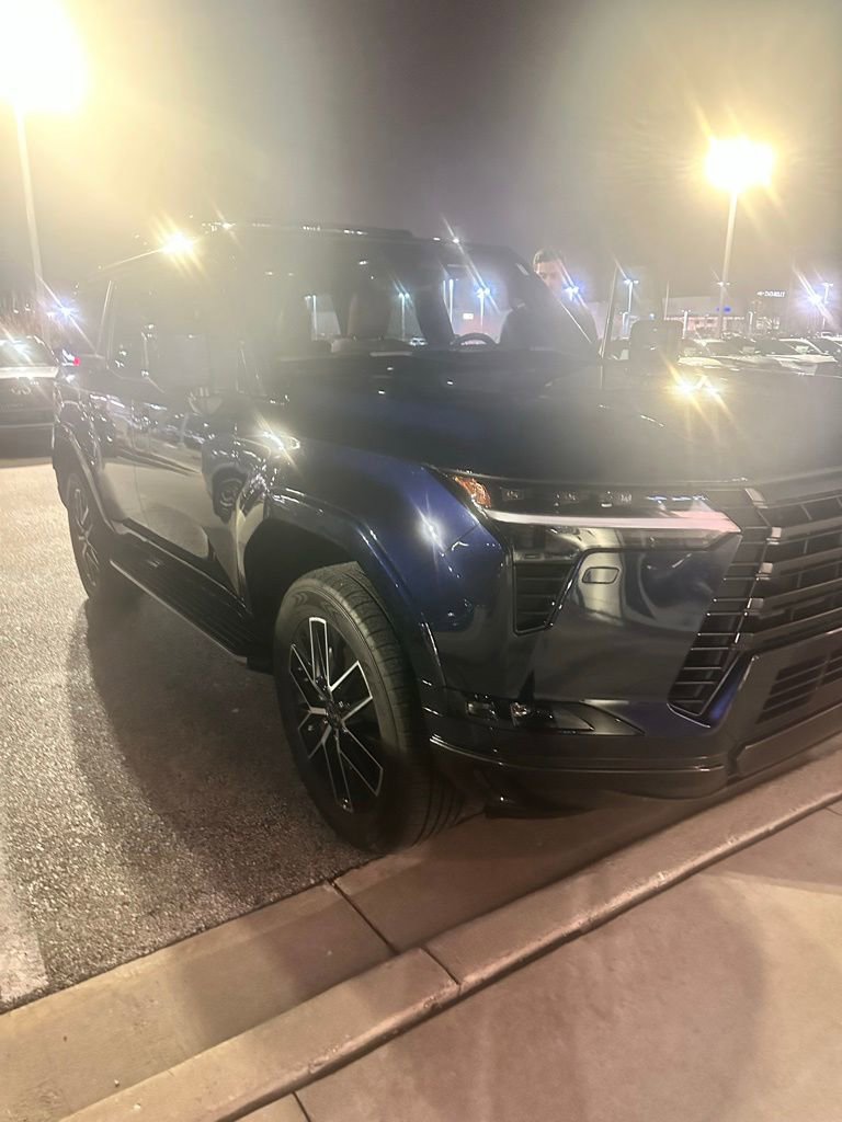 Used 2025 Lexus GX 550 image 10