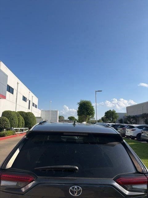 Used 2021 Toyota RAV4 XLE image 5