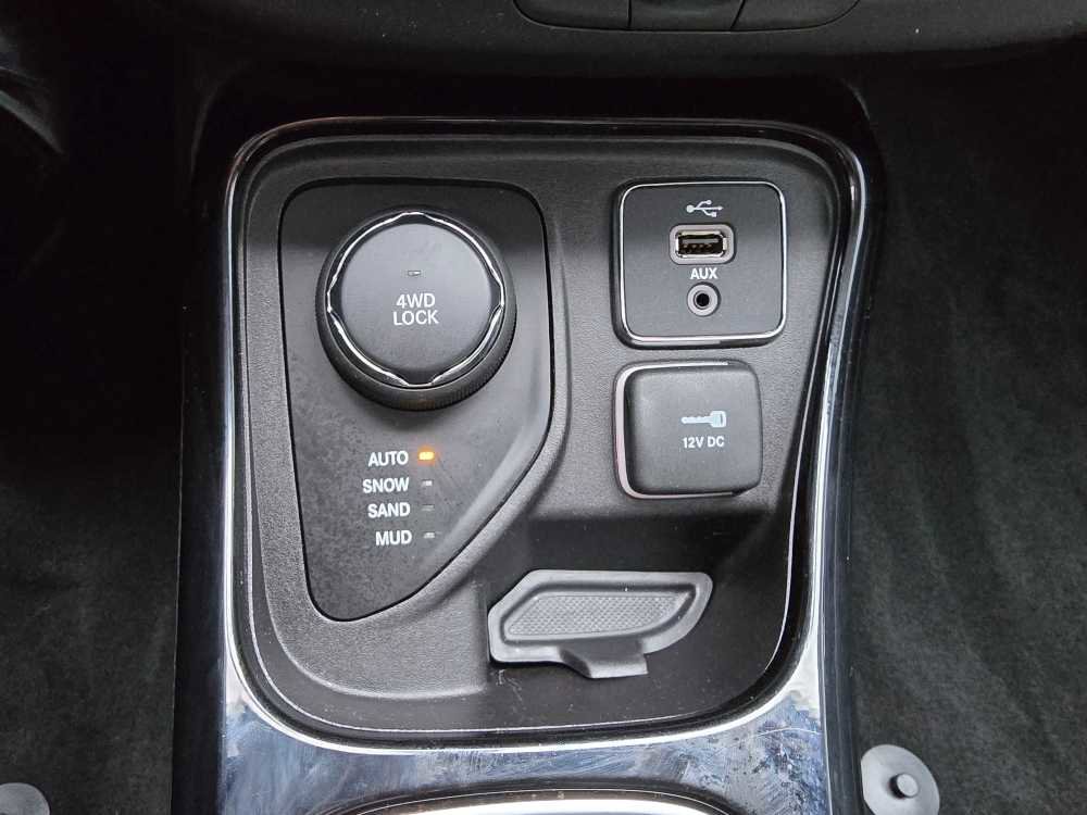 Used 2018 Jeep Compass Latitude w/ Popular Equipment Group image 23