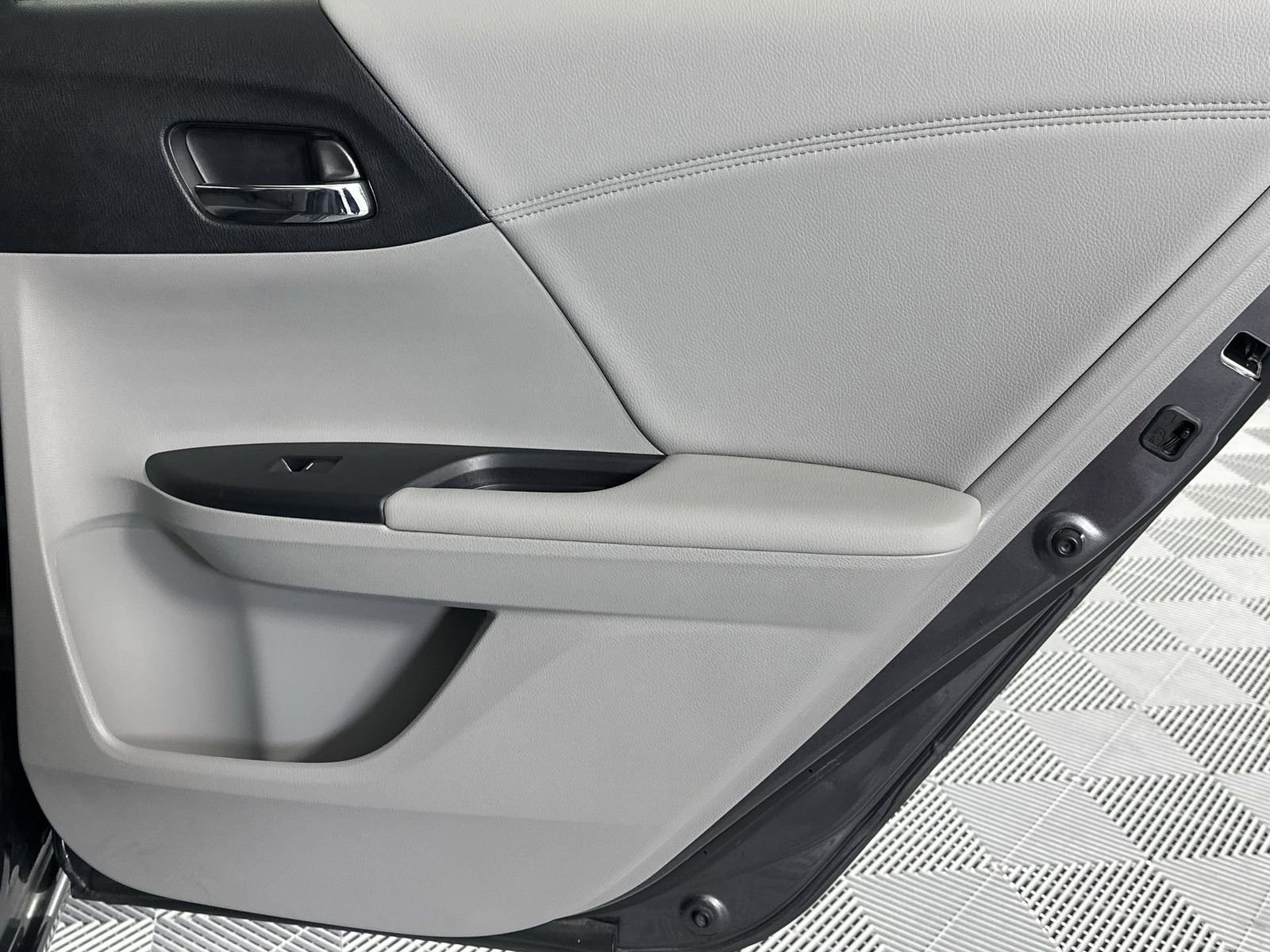 Used 2017 Honda Accord EX-L image 32