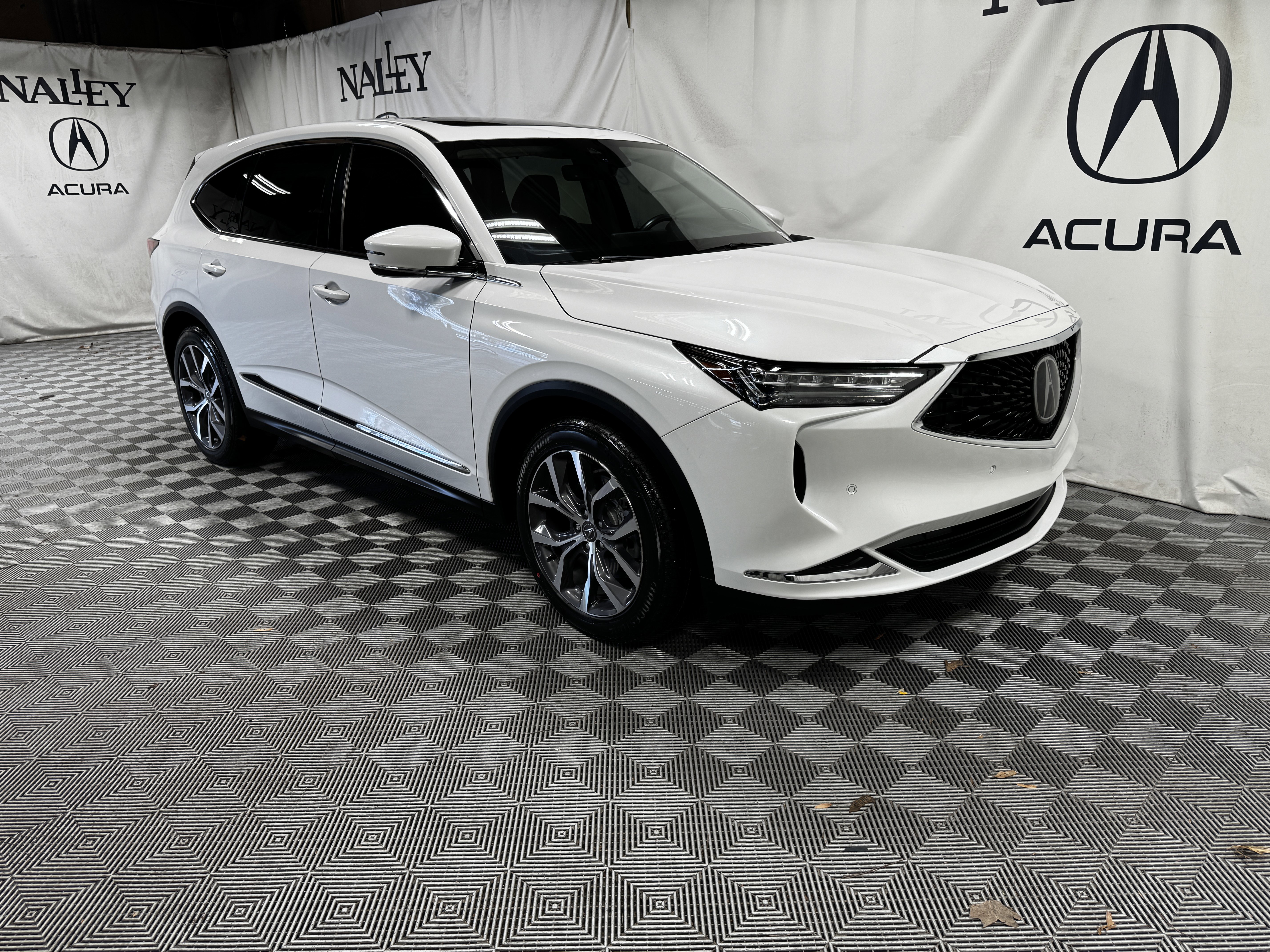 Certified 2023 Acura MDX FWD w/ Technology Package image 7