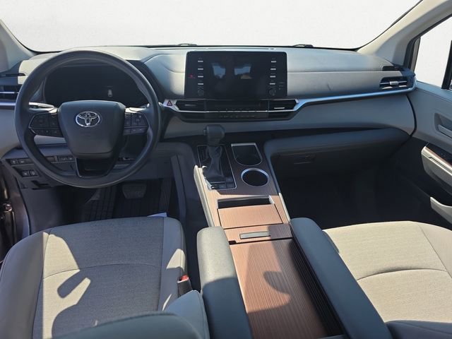 Used 2024 Toyota Sienna LE FWD image 10