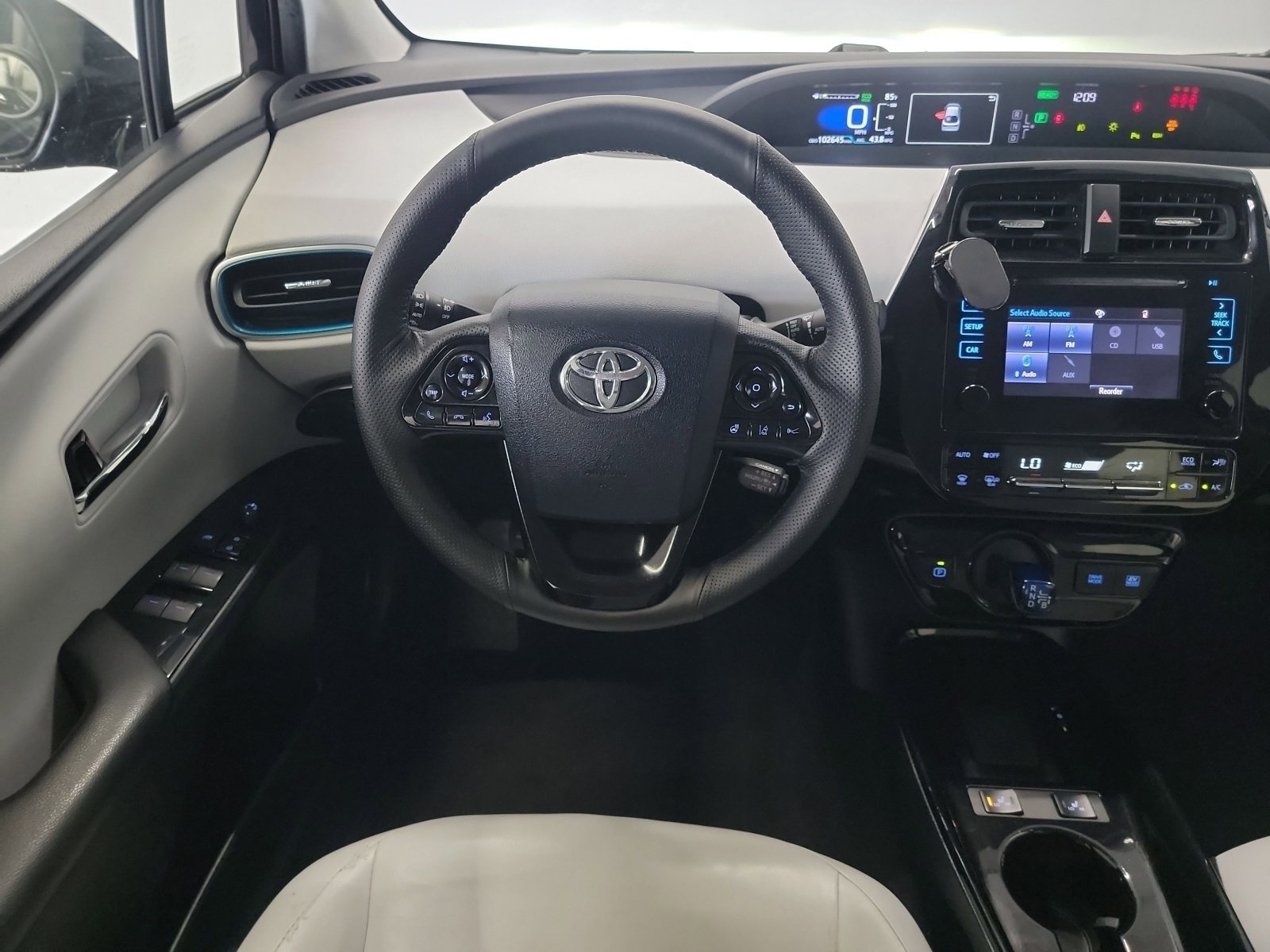 Used 2019 Toyota Prius XLE AWD/4WD image 16