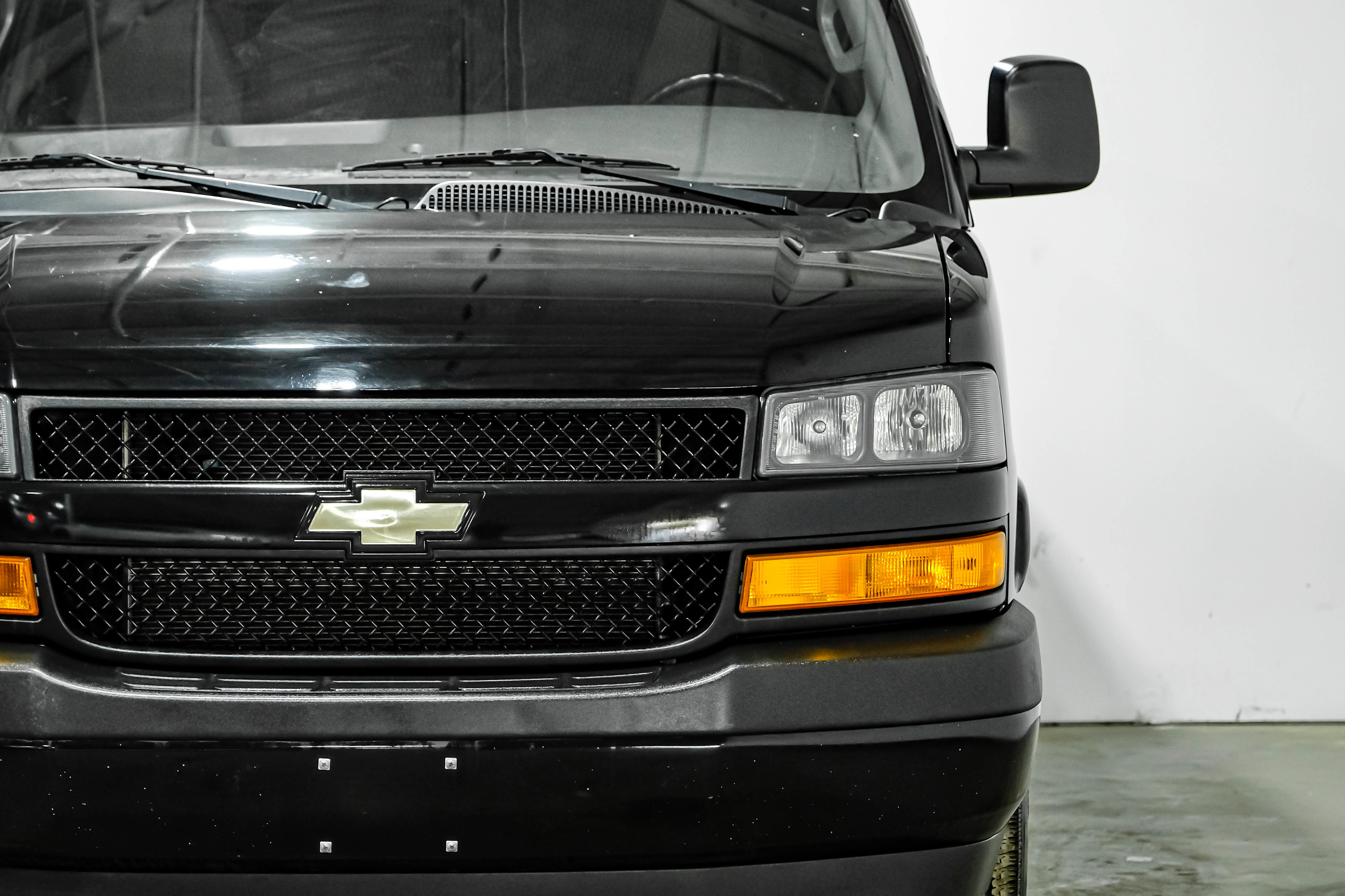 Used 2019 Chevrolet Express 2500 w/ Driver Convenience Package image 25