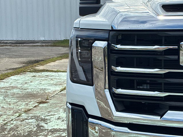 Used 2025 GMC Sierra 2500 SLT w/ SLT Premium Package AWD/4WD image 9