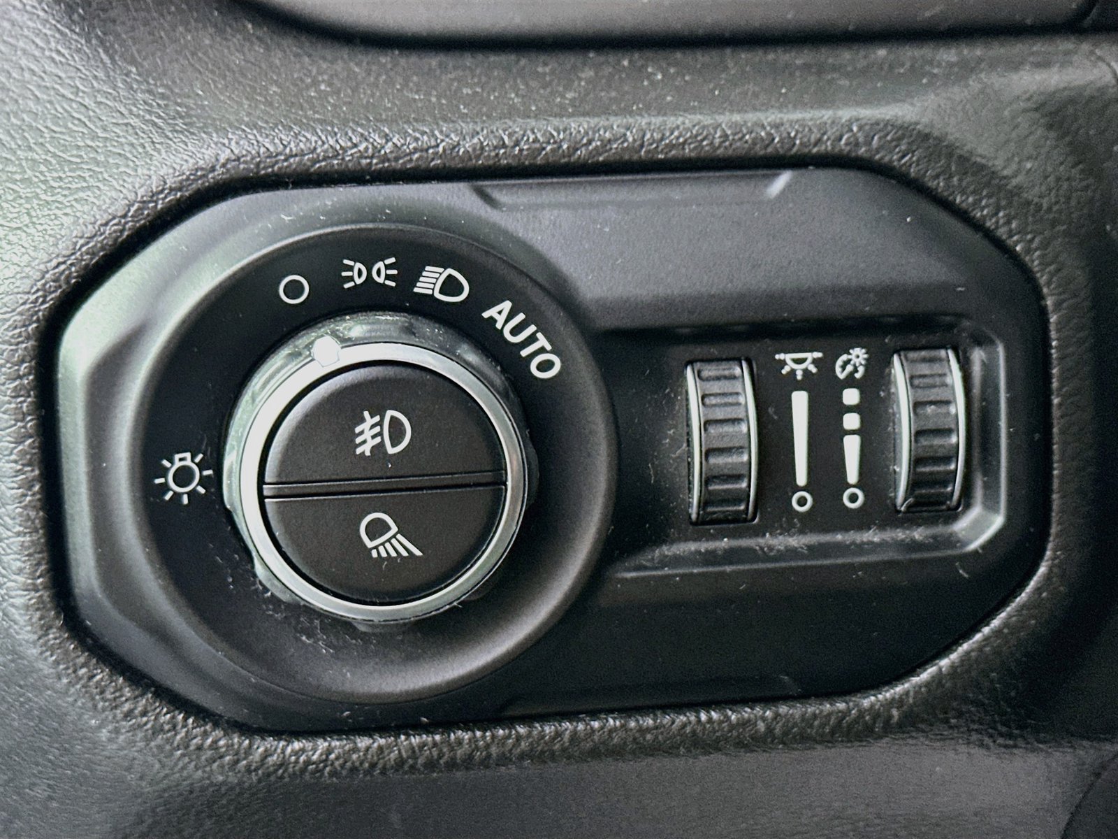 Used 2021 Jeep Gladiator Sport AWD/4WD image 10