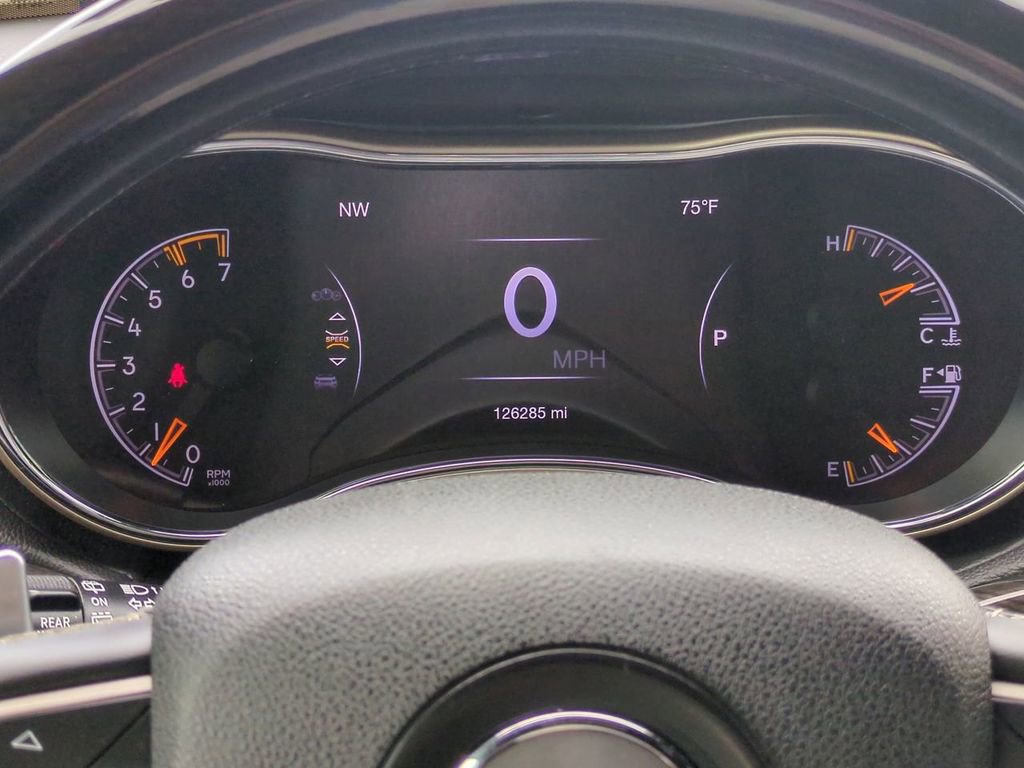 Used 2017 Jeep Grand Cherokee Overland w/ Jeep Active Safety Group image 28