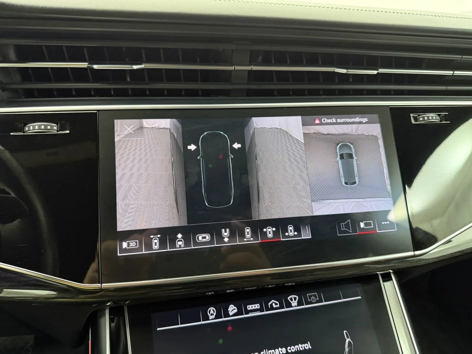 Used 2022 Audi Q8 Prestige AWD/4WD image 41