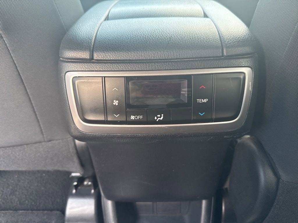 Used 2019 Toyota Highlander LE image 13