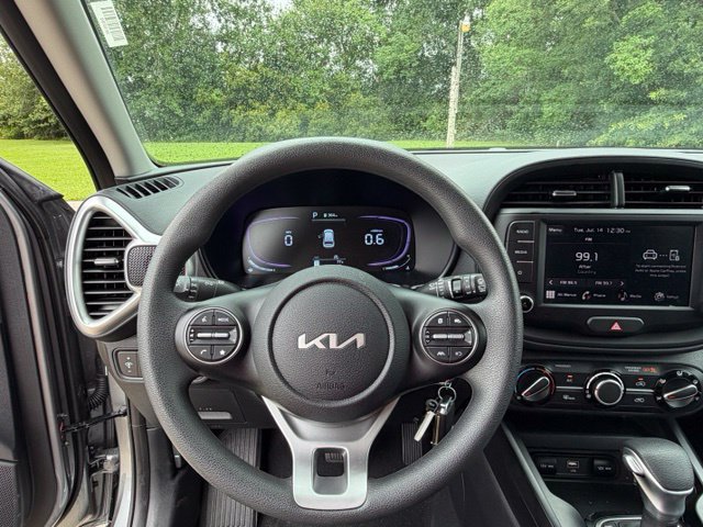 Used 2025 Kia Soul LX w/ LX Technology Package FWD image 14