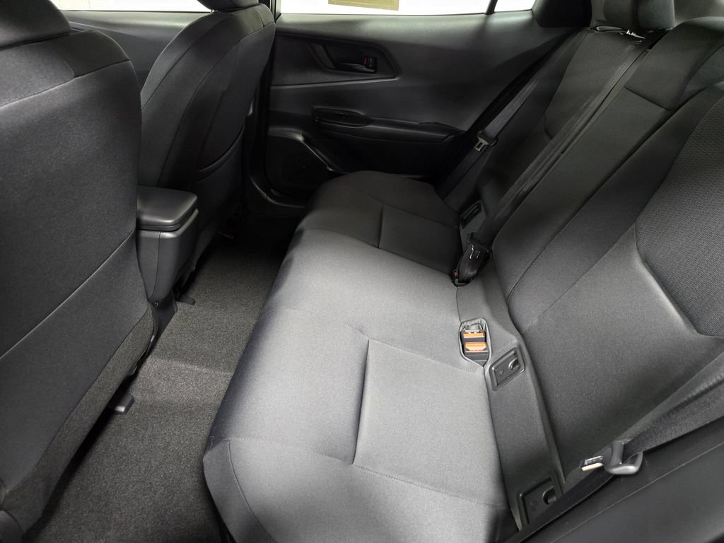 Used 2024 Toyota Prius LE AWD/4WD image 31