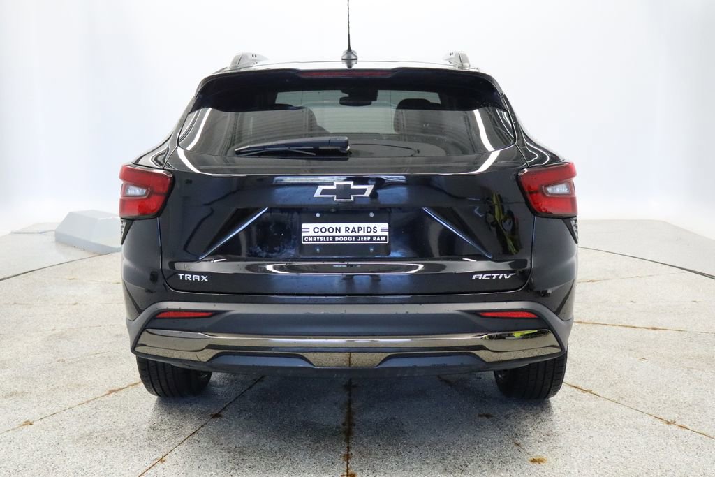 Used 2024 Chevrolet Trax ACTIV w/ Sunroof Package image 4