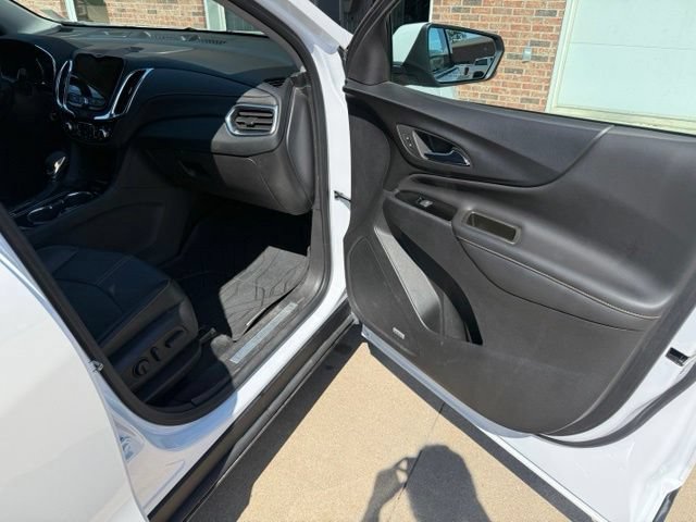 Used 2023 Chevrolet Equinox Premier AWD/4WD image 21