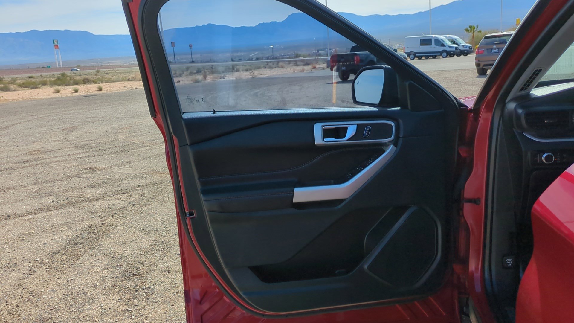 Used 2023 Ford Explorer XLT image 13