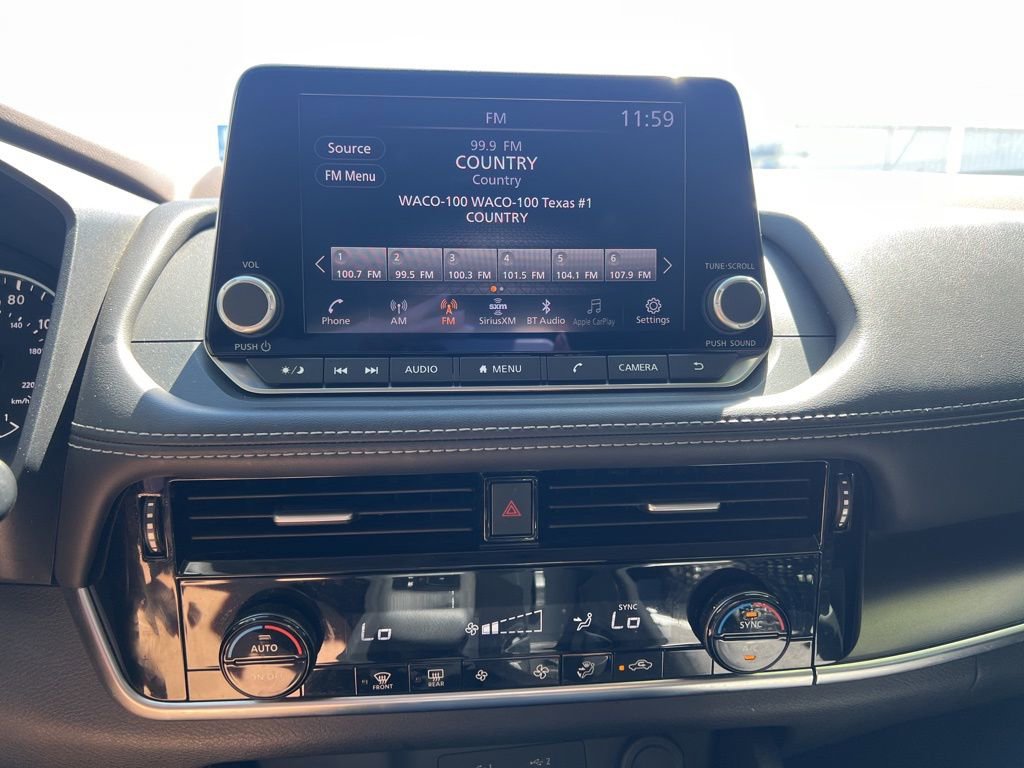 Used 2023 Nissan Rogue SV image 29