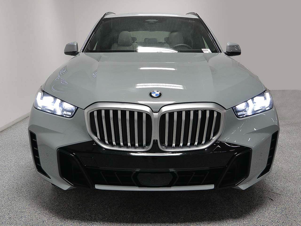 Used 2026 BMW X5 xDrive40i w/ M Sport Package AWD/4WD image 2