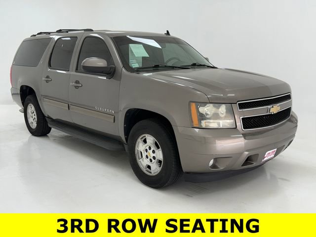 Used 2011 Chevrolet Suburban LT image 1