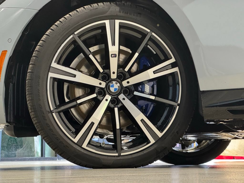 Used 2026 BMW 530i xDrive w/ M Sport Package AWD/4WD image 11