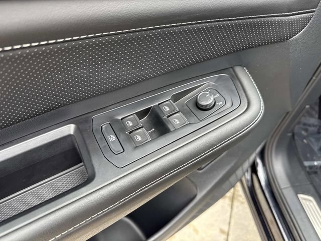 Certified 2025 Volkswagen Atlas Cross Sport SE image 11