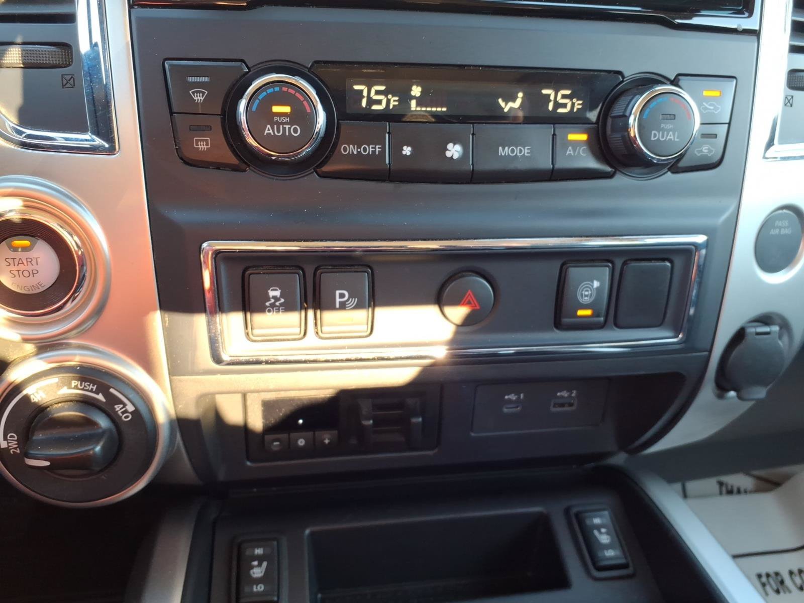 Used 2020 Nissan Titan SV w/ SV Convenience Package AWD/4WD image 21