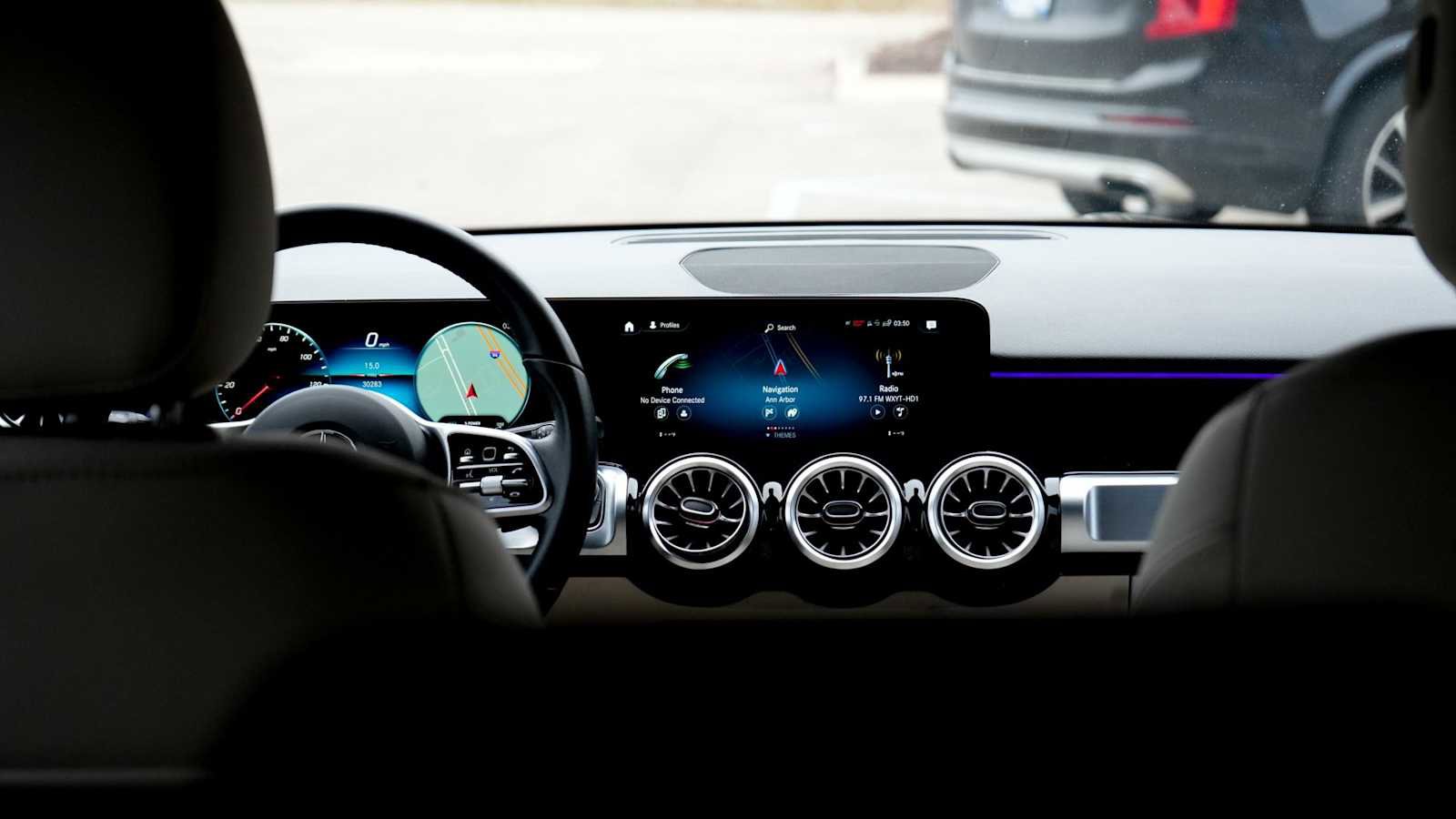 Certified 2022 Mercedes-Benz EQB 300 4MATIC w/ Exclusive Package image 60