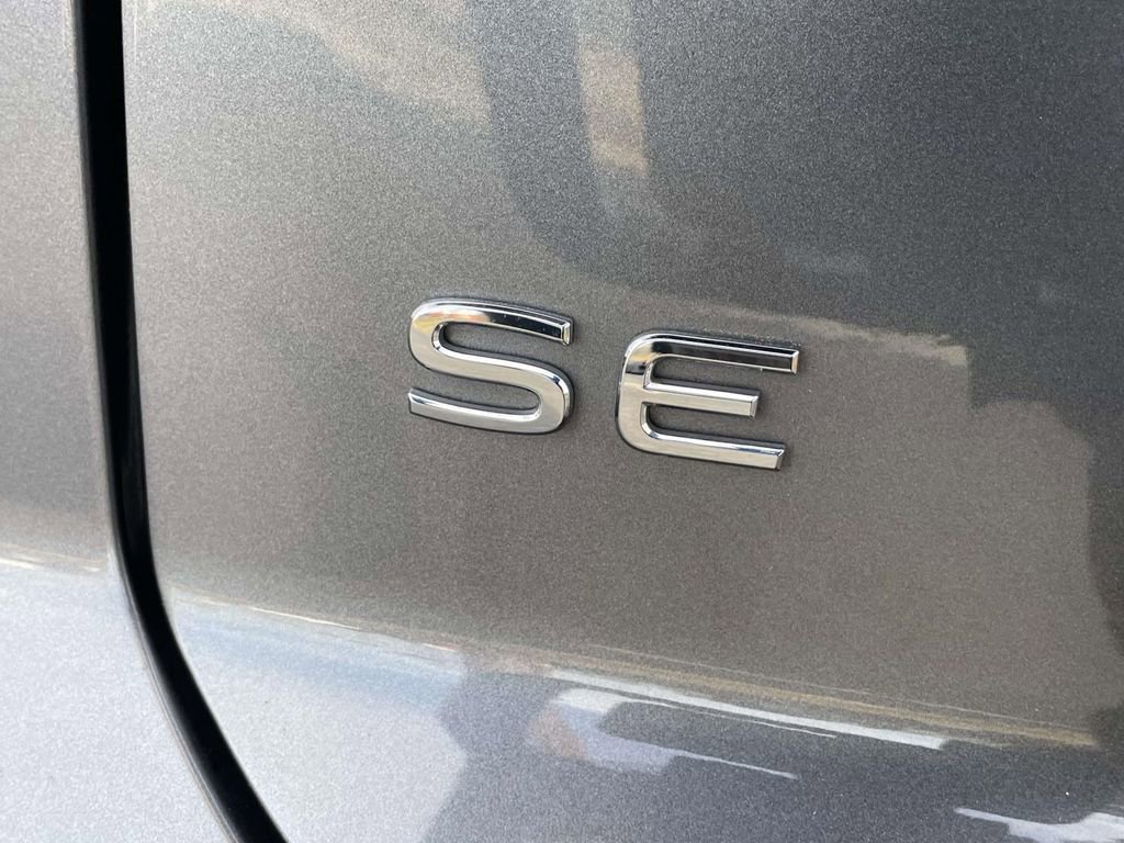 Used 2024 Volkswagen Atlas Cross Sport SE image 9