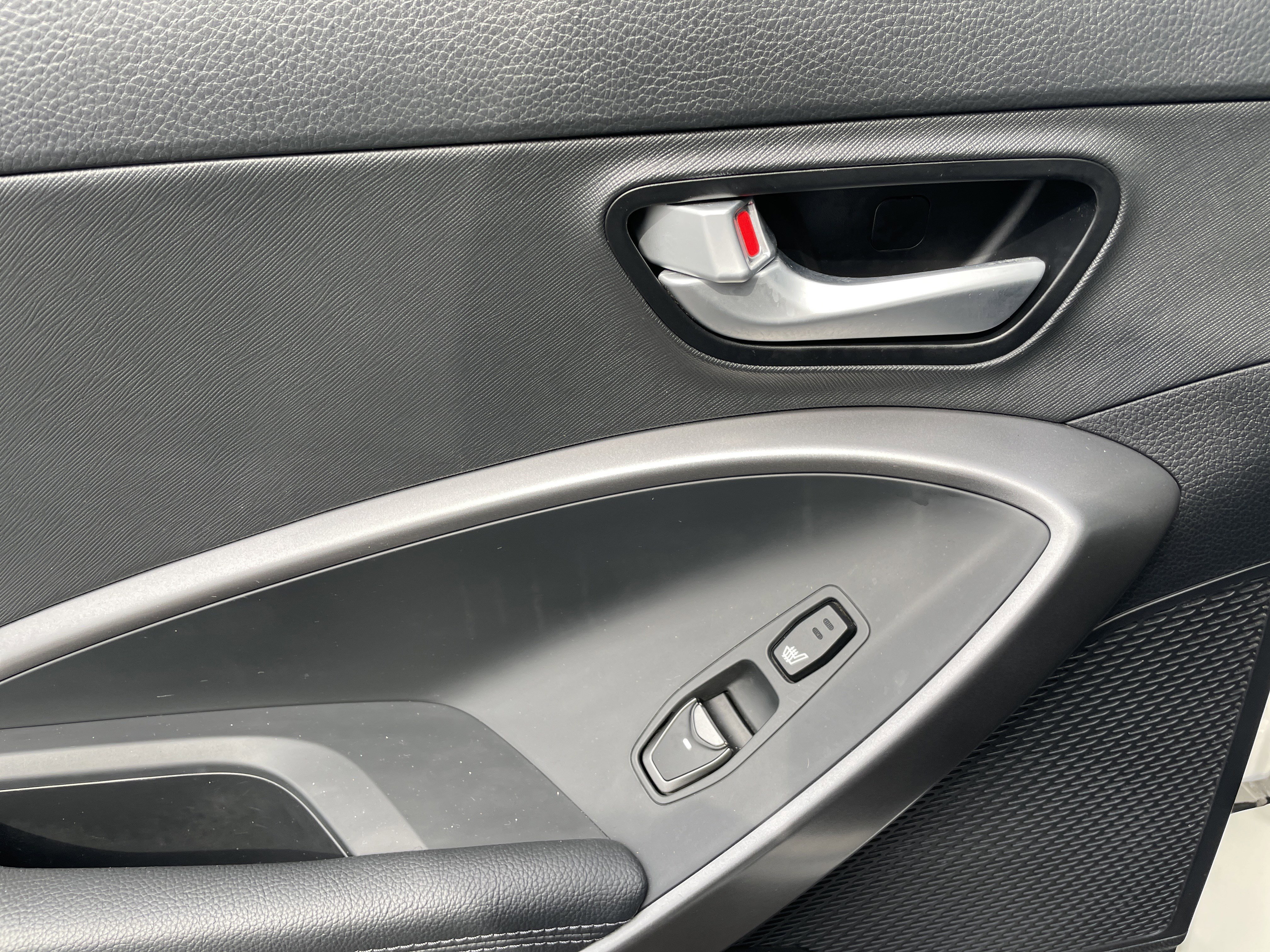 Used 2016 Hyundai Santa Fe SE w/ Option Group 03 image 32