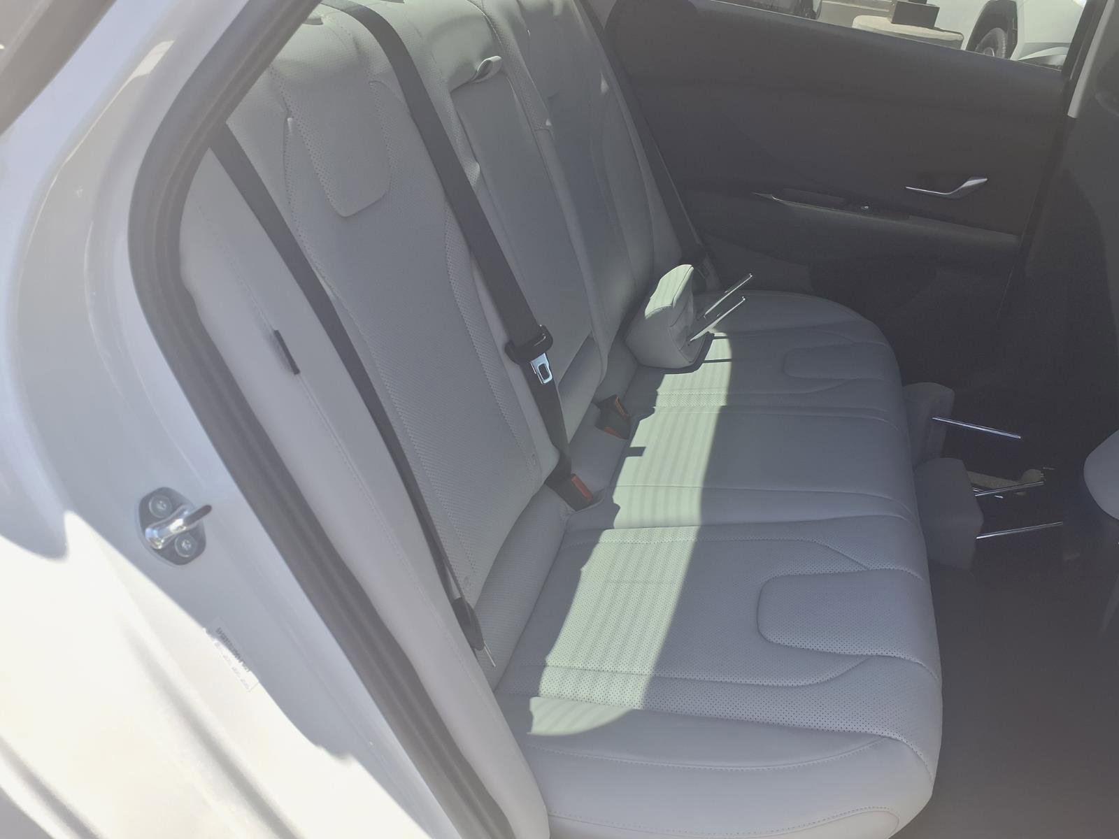 New 2026 Hyundai Elantra Limited FWD image 9