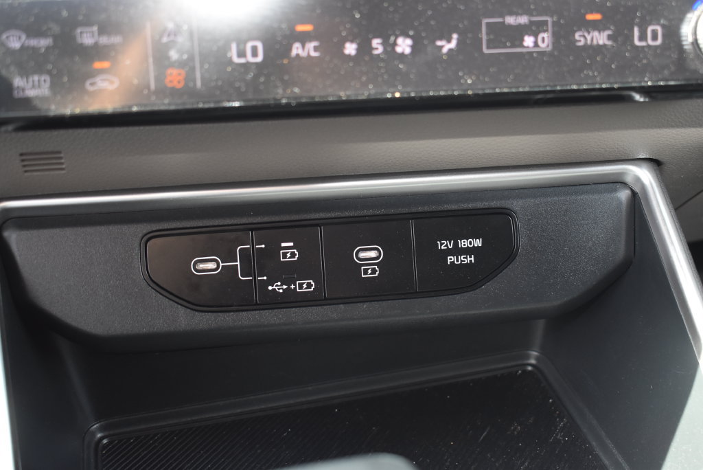 Used 2026 Kia Carnival FWD image 34