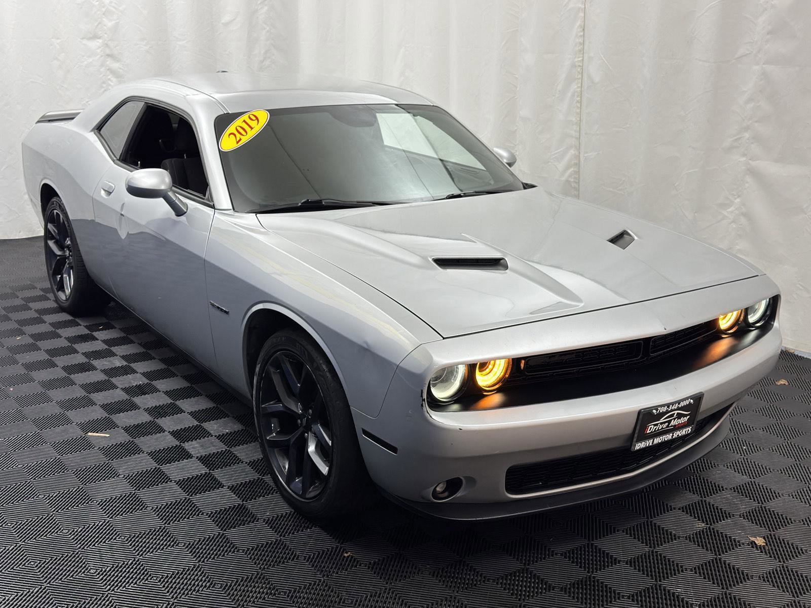 Used 2019 Dodge Challenger SXT w/ Blacktop Package RWD image 12