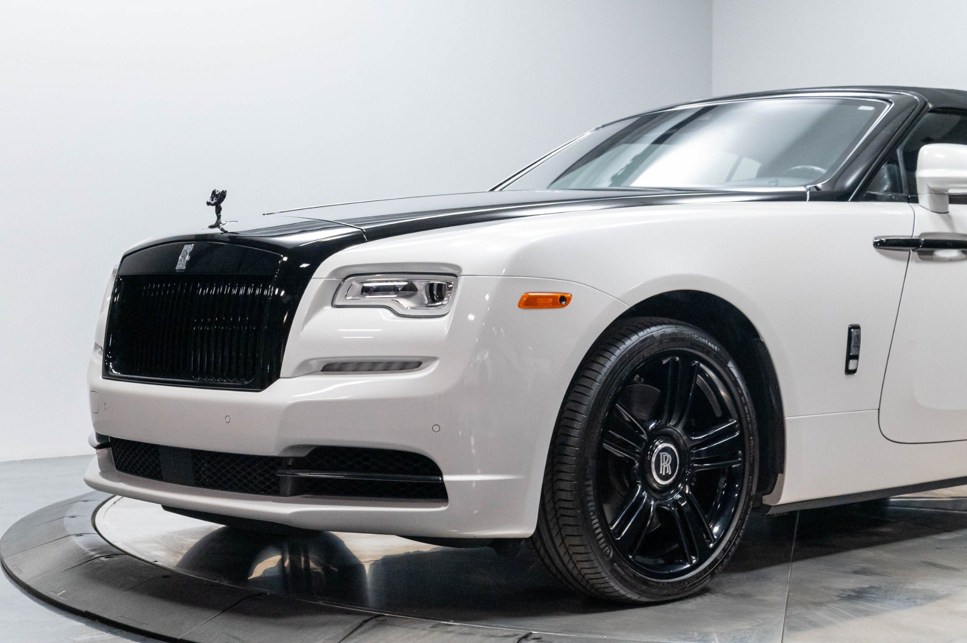 Used 2017 Rolls-Royce Dawn RWD image 7