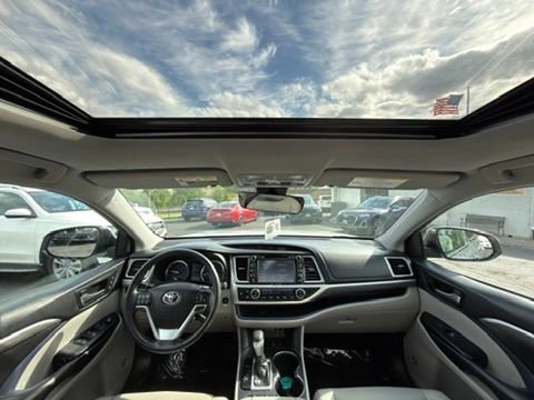 Used 2019 Toyota Highlander Limited AWD/4WD image 34