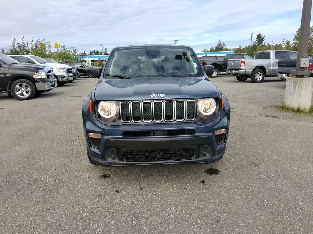 Used 2023 Jeep Renegade Latitude AWD/4WD image 3