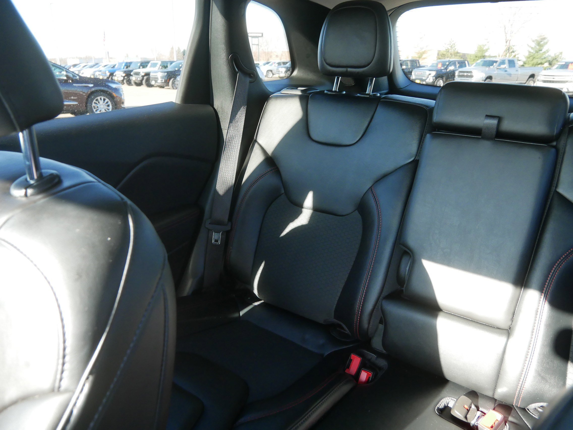 Used 2022 Jeep Cherokee Trailhawk image 12