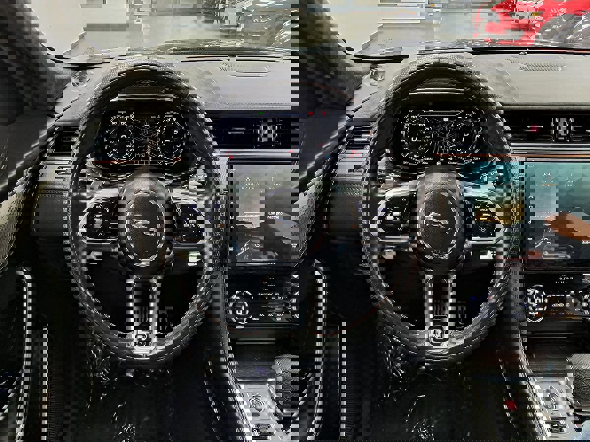 Used 2021 Jaguar F-PACE SVR image 10