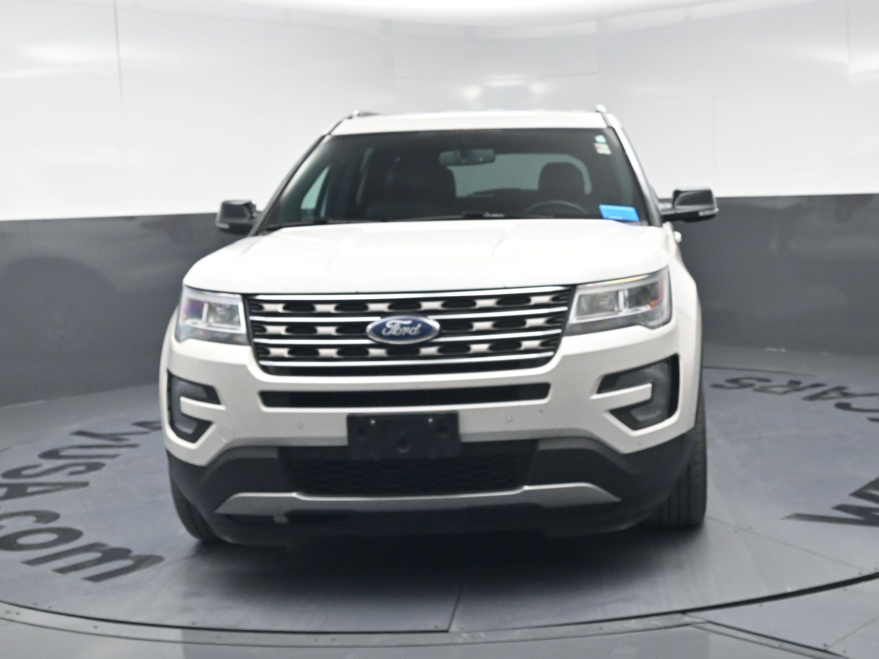 Used 2017 Ford Explorer XLT w/ Equipment Group 202A image 5