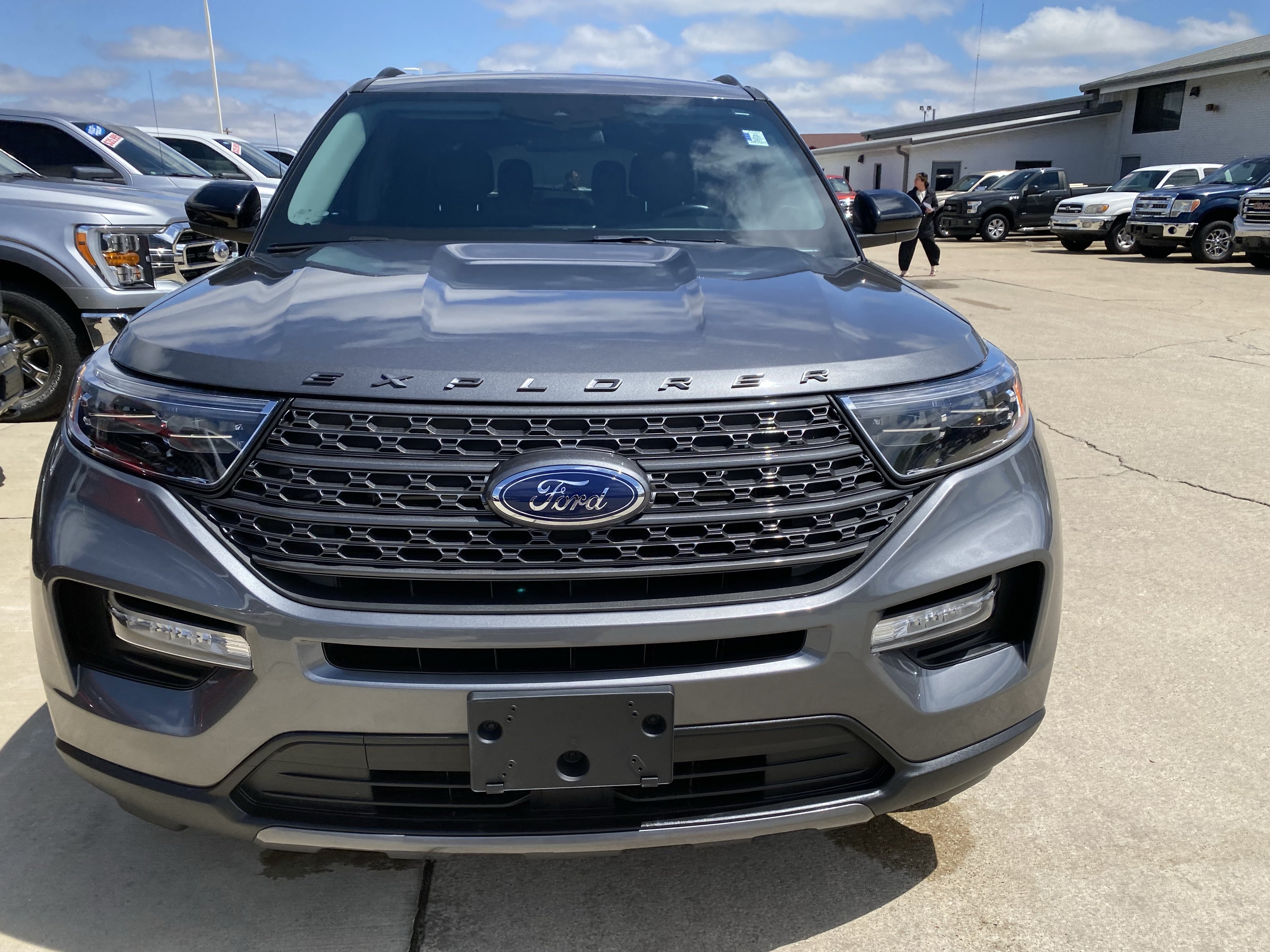 Used 2022 Ford Explorer XLT w/ Equipment Group 202A RWD image 2