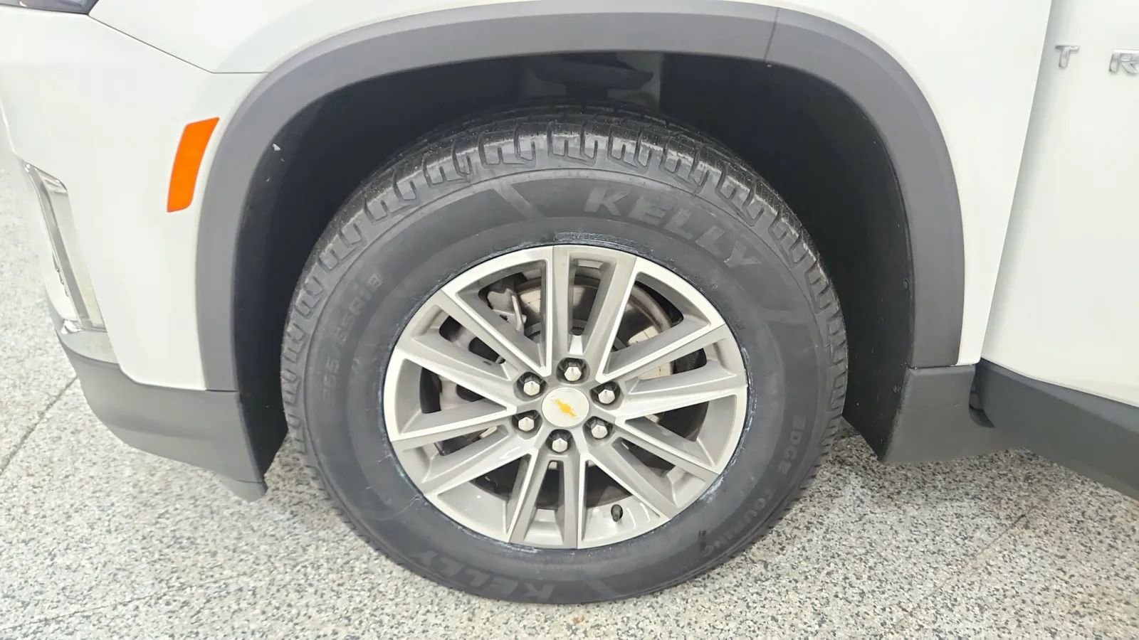 Used 2023 Chevrolet Traverse LT image 13