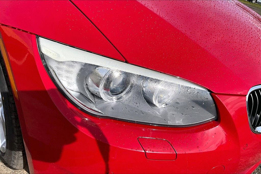 Used 2013 BMW 335i Convertible image 28
