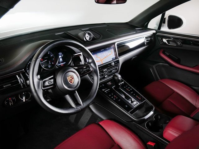 Certified 2023 Porsche Macan AWD/4WD image 22