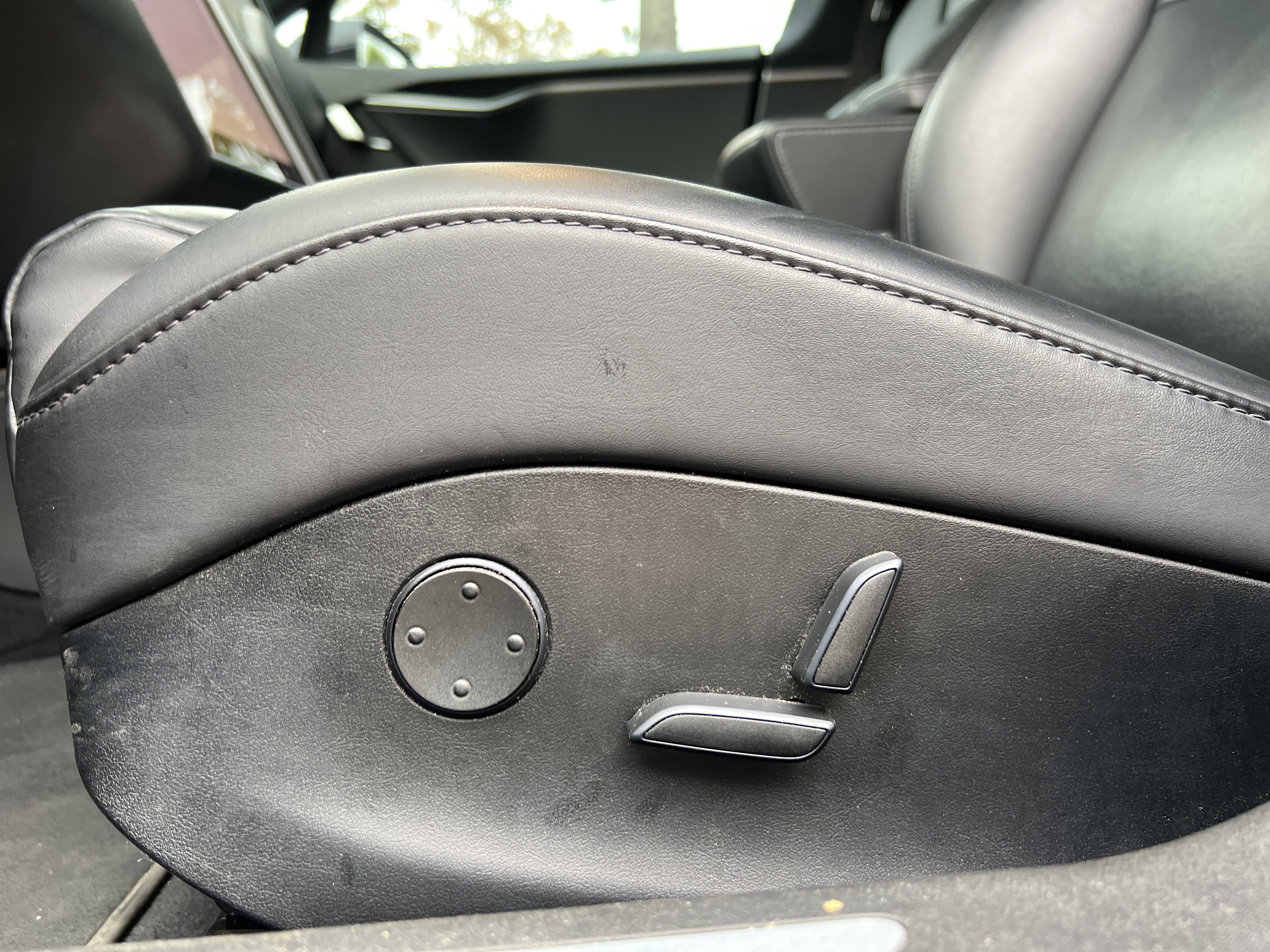 Used 2020 Tesla Model S Long Range Plus image 37