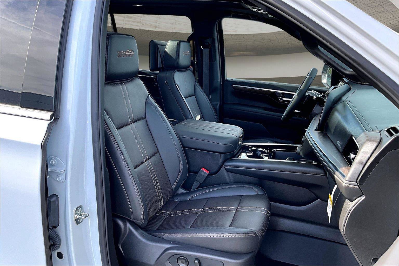 New 2026 Chevrolet Suburban High Country AWD/4WD image 12